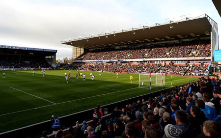 终结70年“冠军荒” 纽卡斯尔联队首夺英格兰联赛杯.