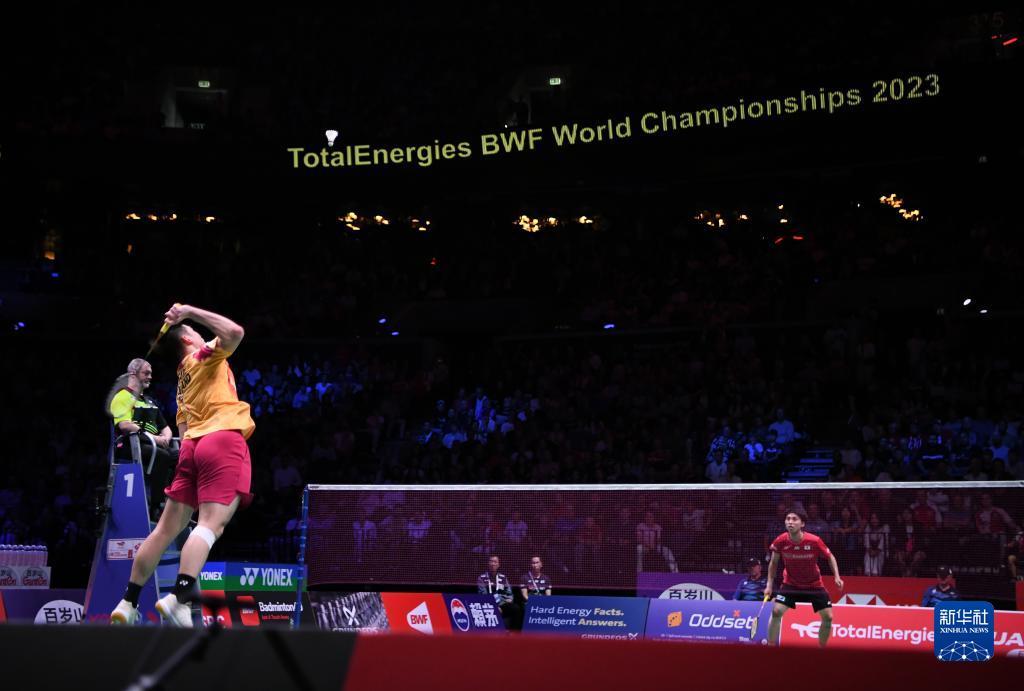 在采访中强 在采访中强